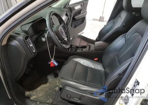 2019 Volvo Xc40 T5 Momentum z USA, uszkodzony, nr VIN YV4162UK1K2047858